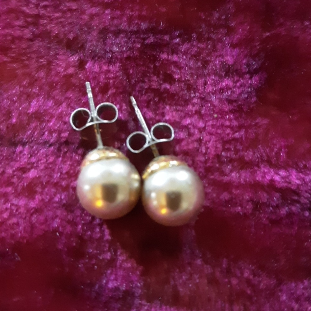 Vintage Pearl pierced earrings. Grand cosmetic jew